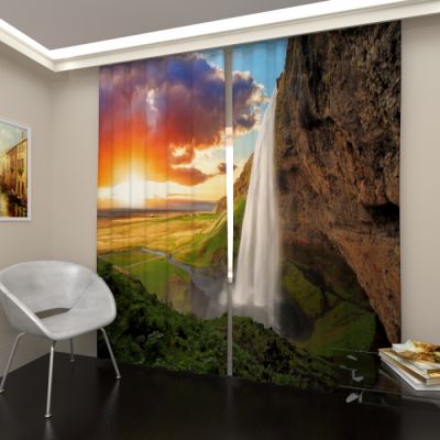 Водопад в долине