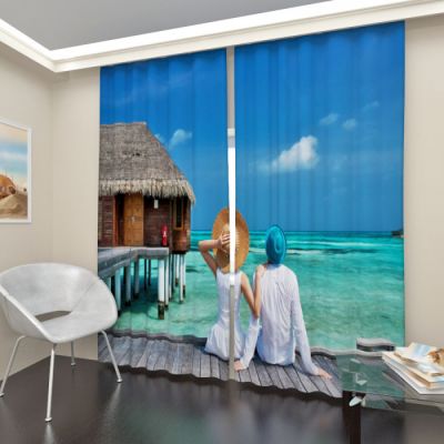 Пара на берегу