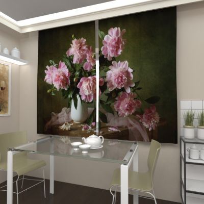 Пионы на столе